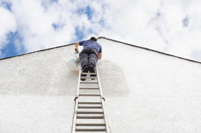 Peinture extérieure au Luc — façades et ravalement